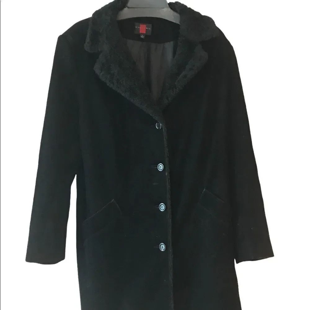 Gallery size large black velvet coat with faux fur collar excellent condition.